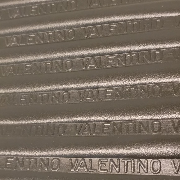 💋Valentino Garavani CLASSIC lightly used - Picture 10 of 14